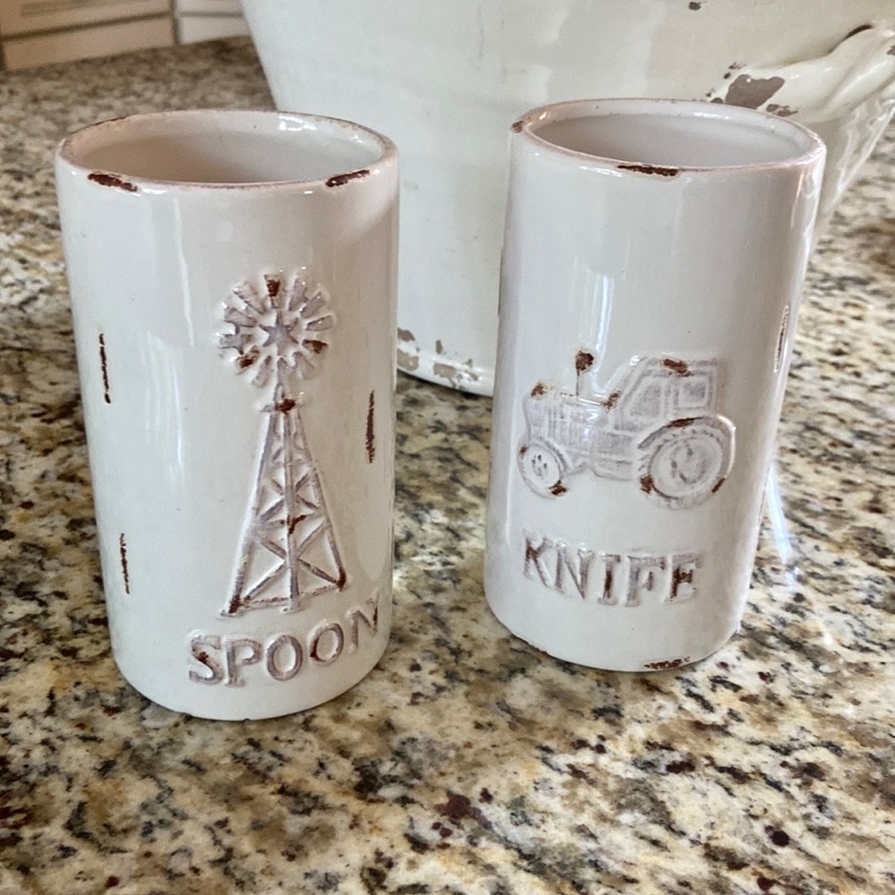 Rustic Embossed Ceramic Silverware Holder - Picture 6 of 8